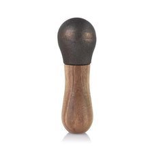 Carica l&#39;immagine nel visualizzatore di Gallery, Mortaio Crush in ghisa e legno di acacia AdHoc
