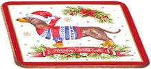 Carica l&#39;immagine nel visualizzatore di Gallery, Tazza porcellana con cucchiaio e sottobicchiere Christmas Dogs Bassotto
