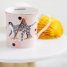 Carica l&#39;immagine nel visualizzatore di Gallery, Tazza Alphabet Mug Gold Edition Yvonne Ellen
