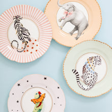 Carica l&#39;immagine nel visualizzatore di Gallery, Set 4 piatti torta Yvonne Ellen TIGER/LEOPARD/ELEPHANT/PARROT
