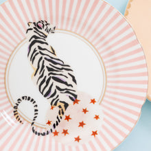 Carica l&#39;immagine nel visualizzatore di Gallery, Set 4 piatti torta Yvonne Ellen TIGER/LEOPARD/ELEPHANT/PARROT
