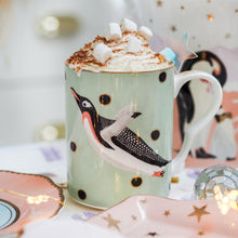 Carica l&#39;immagine nel visualizzatore di Gallery, Tazza Yvonne Ellen Penguin Mug Christmas Edition
