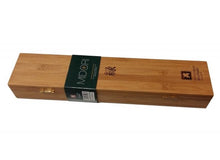 Carica l&#39;immagine nel visualizzatore di Gallery, Coltello santoku 17,5cm professionale MIDORI in cofanetto bambù
