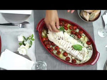 Carica e avvia il video nel visualizzatore di galleria, Pesciera &quot;Plat Papillote&quot; Emile Henry Jaune Provence
