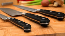 Carica l&#39;immagine nel visualizzatore di Gallery, Coltello Santoku 17,5cm V SABATIER Richardson Sheffield
