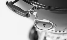 Carica l&#39;immagine nel visualizzatore di Gallery, Barbecue a carbone WEBER Master-Touch GBS 57 nero
