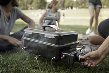 Carica l&#39;immagine nel visualizzatore di Gallery, Barbecue a gas WEBER GO ANYWHERE
